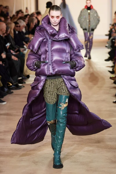 Look 18